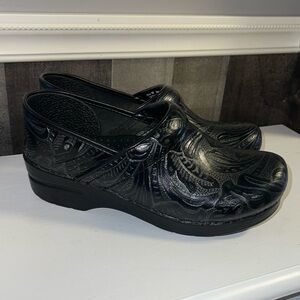 Dansco slip on women’s size 39